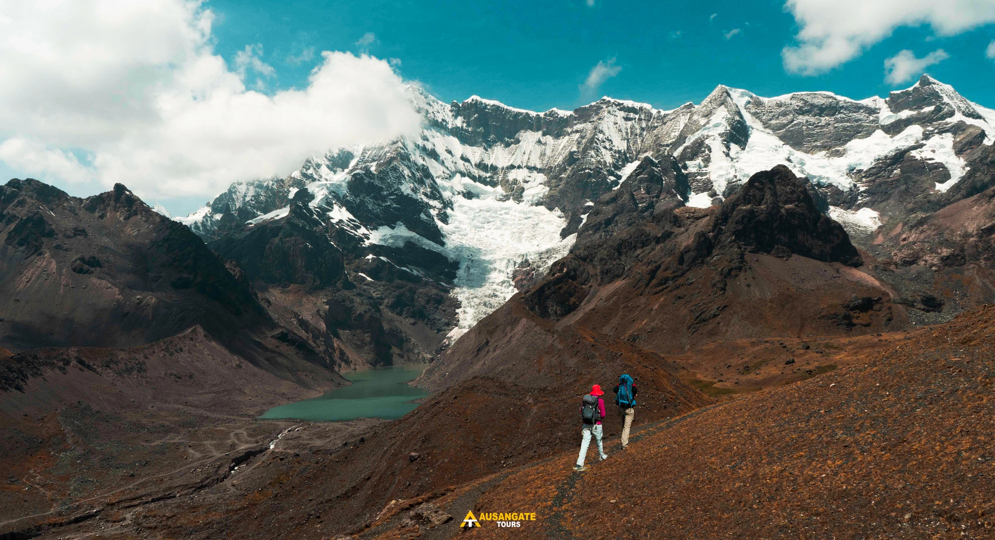 Hiking in Ausangate Moiuntain